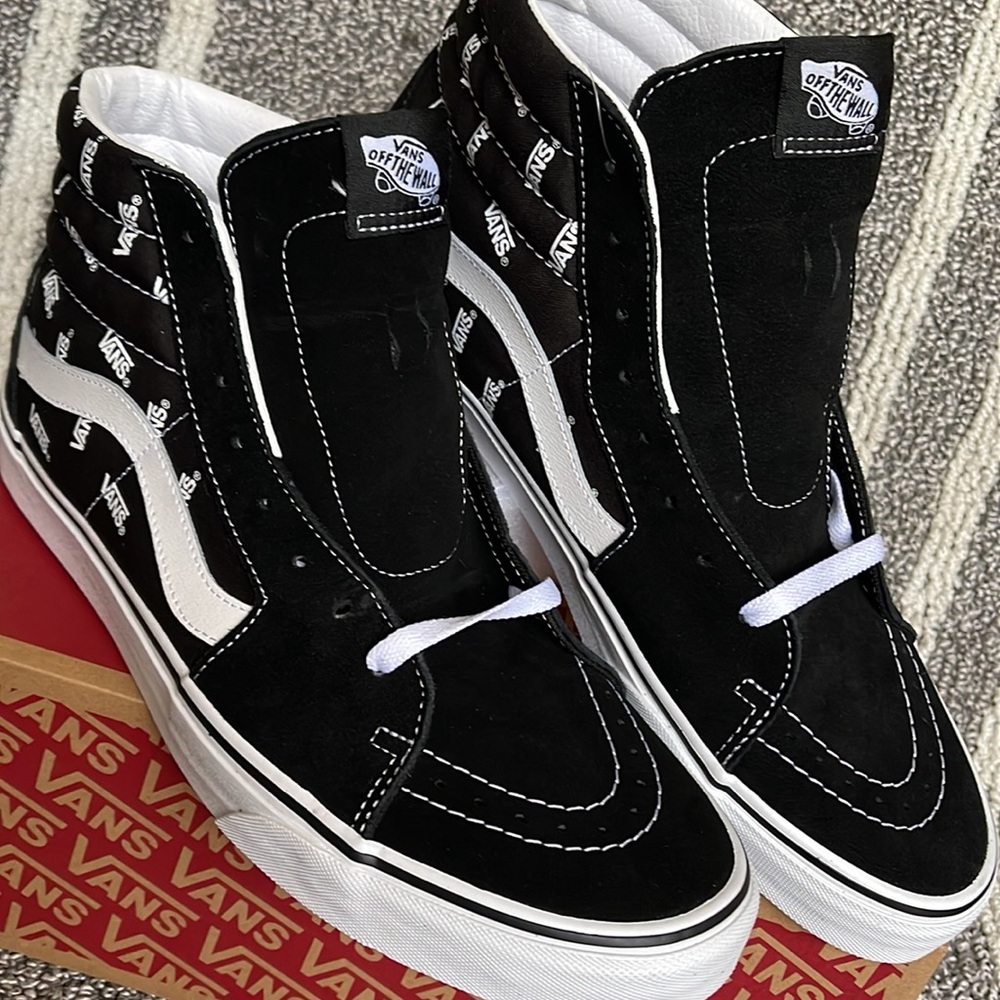 Vans Men’s Sk8-Hi Vans Black/True White Sneakers - Picture 7 of 16